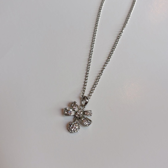 Jewelry - Silver coquette bow necklace